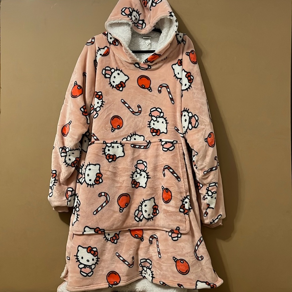 Hello Kitty Robe - Picture 2 of 6